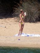 Kate-Hudson-in-Bikini-Skiathos-Island-Greece-1