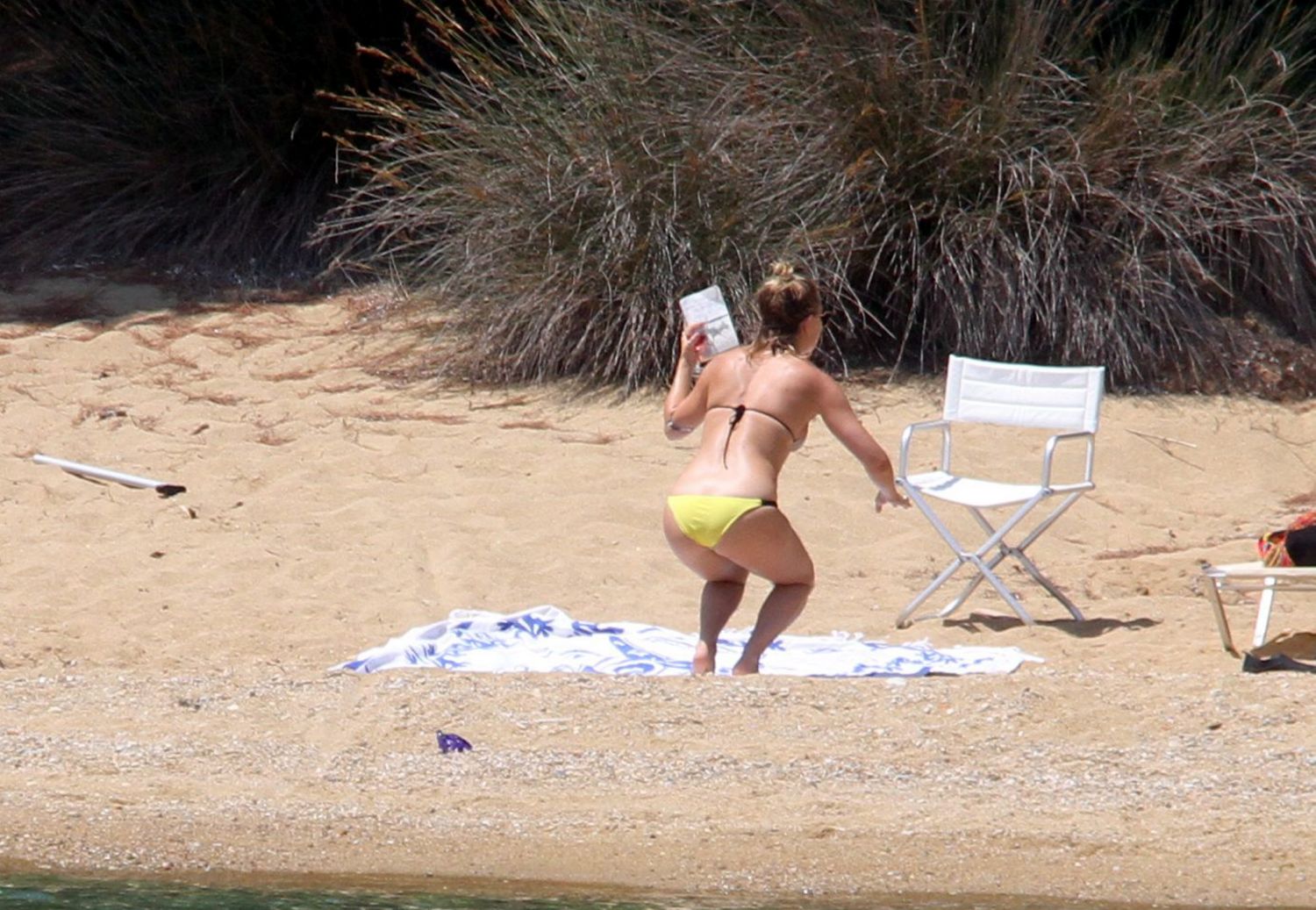 Kate-Hudson-in-Bikini-Skiathos-Island-Greece-11