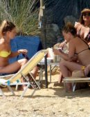 Kate-Hudson-in-Bikini-Skiathos-Island-Greece-12