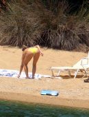 Kate-Hudson-in-Bikini-Skiathos-Island-Greece-13