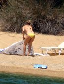 Kate-Hudson-in-Bikini-Skiathos-Island-Greece-16