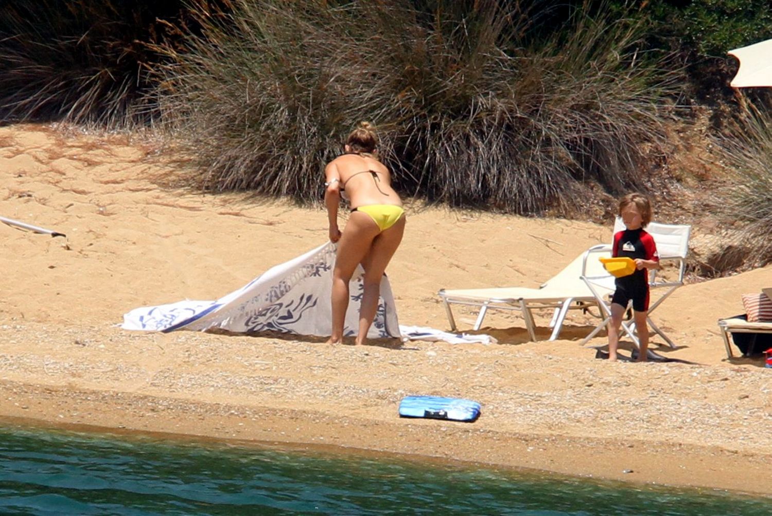Kate-Hudson-in-Bikini-Skiathos-Island-Greece-16