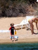 Kate-Hudson-in-Bikini-Skiathos-Island-Greece-17