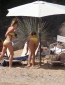 Kate-Hudson-in-Bikini-Skiathos-Island-Greece-5