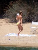 Kate-Hudson-in-Bikini-Skiathos-Island-Greece-8