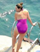 Kelly-Brook-Swimsuit-Candids-in-Capri-771