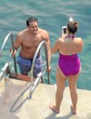 Kelly-Brook-Swimsuit-Candids-in-Capri-777