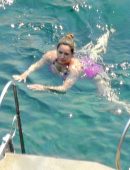 Kelly-Brook-Swimsuit-Candids-in-Capri-778