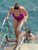 Kelly-Brook-Swimsuit-Candids-in-Capri-779