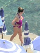 Kelly-Brook-Swimsuit-Candids-in-Capri-780