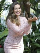 Kelly-Brook-at-RHS-Hampton-Court-Flower-Show-in-London-10