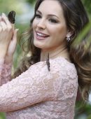 Kelly-Brook-at-RHS-Hampton-Court-Flower-Show-in-London-3