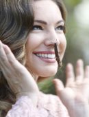 Kelly-Brook-at-RHS-Hampton-Court-Flower-Show-in-London-8