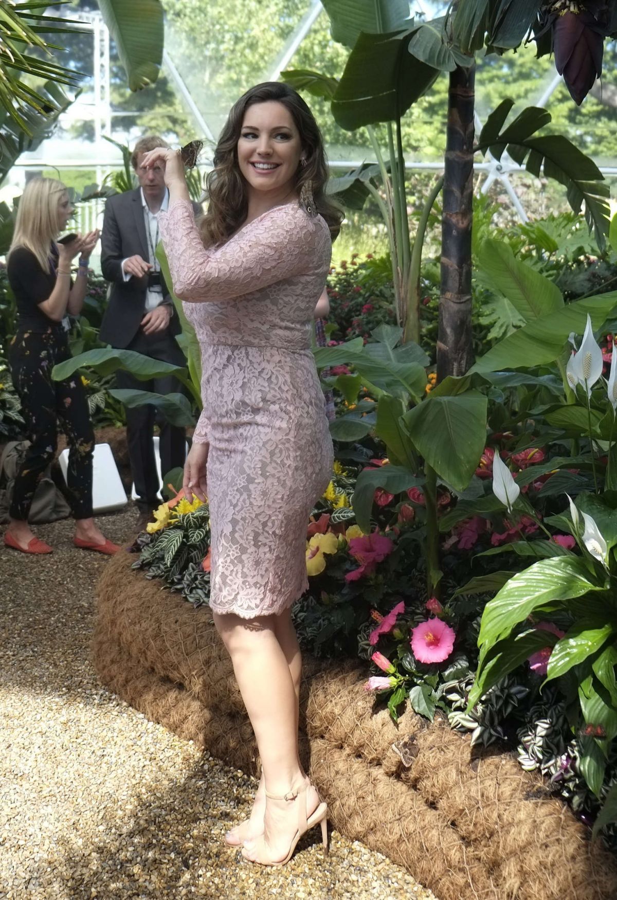 Kelly-Brook-at-RHS-Hampton-Court-Flower-Show-in-London-9