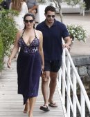Kelly-Brook-in-Leopard-Print-Swimsuit-16