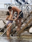 Kelly-Brook-in-Leopard-Print-Swimsuit-2