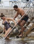 Kelly-Brook-in-Leopard-Print-Swimsuit-4