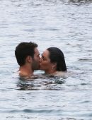 Kelly-Brook-in-Leopard-Print-Swimsuit-6