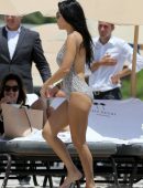 Kourtney-Kardashian-Sunbathing-5