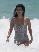 Kourtney-Kardashian-Sunbathing-9
