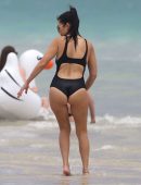 Kourtney-Kardashian-in-Back-Swimsuit-1