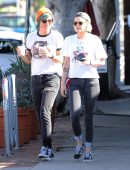 Kristen-Stewart-Grabbing-Coffee-with-her-Girlfriend-2