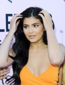 Kylie-Jenner-PrettyLittleThing-2