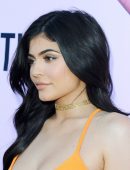 Kylie-Jenner-PrettyLittleThing-6