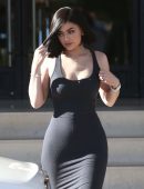 Kylie-Jenner-in-Black-Dress-8