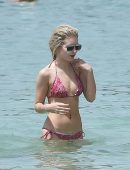 Lottie-Moss-in-Bikini-4
