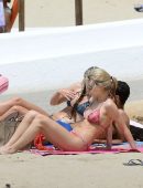 Lottie-Moss-in-Bikini-7
