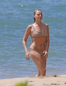 Margot-Robbie-in-Bikini-570