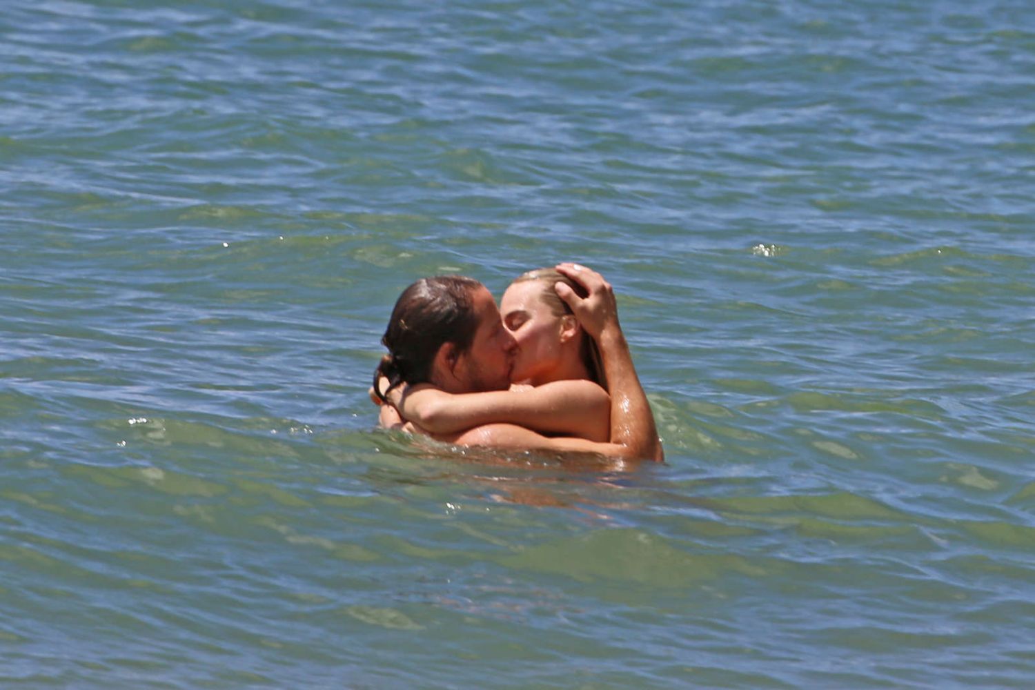 Margot-Robbie-in-Bikini-571