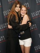 Selena-Gomez-Meet-and-Greet-12