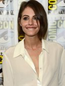 Willa-Holland-3