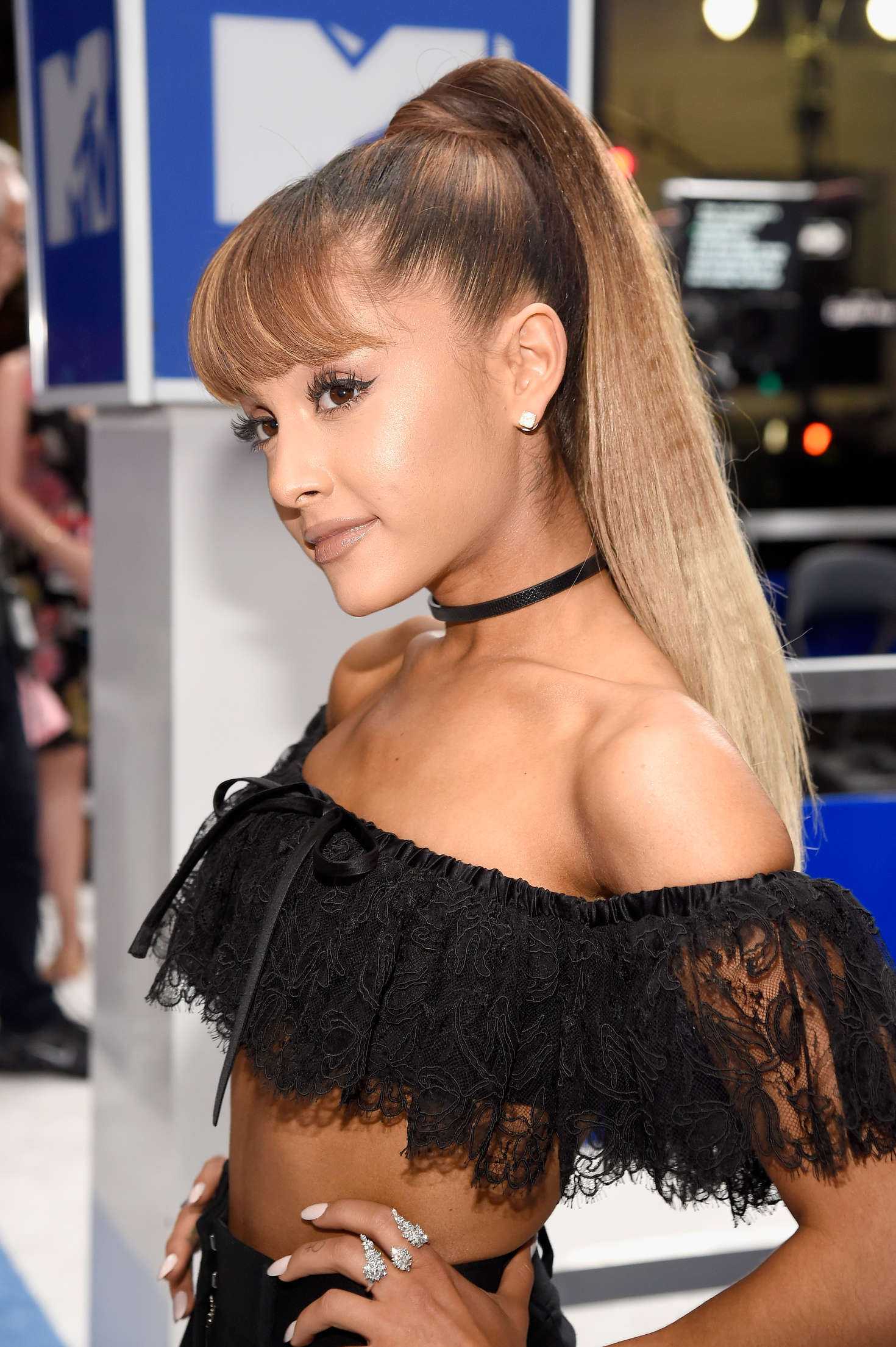 Ariana-Grande-2016-MTV-Video-Music-Awards-1