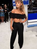 Ariana-Grande-2016-MTV-Video-Music-Awards-4