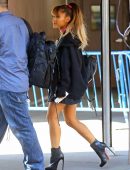 Ariana-Grande-Outside-Madison-Square-Garden-NYC-1