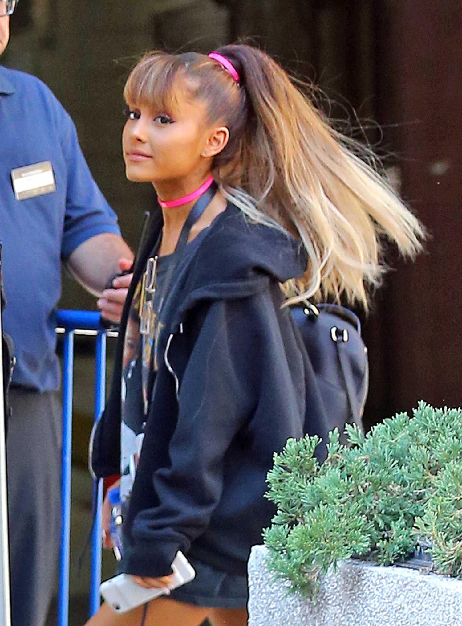 Ariana-Grande-Outside-Madison-Square-Garden-NYC-6