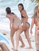 Bella-Hadid-in-Bikini-151