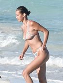 Bella-Hadid-in-Bikini-166