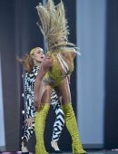 Britney-Spears-2016-MTV-Video-Music-Awards-10