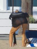 Charlotte-McKinney-with-Sister-Garland-McKinney-13