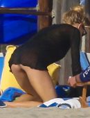 Charlotte-McKinney-with-Sister-Garland-McKinney-14