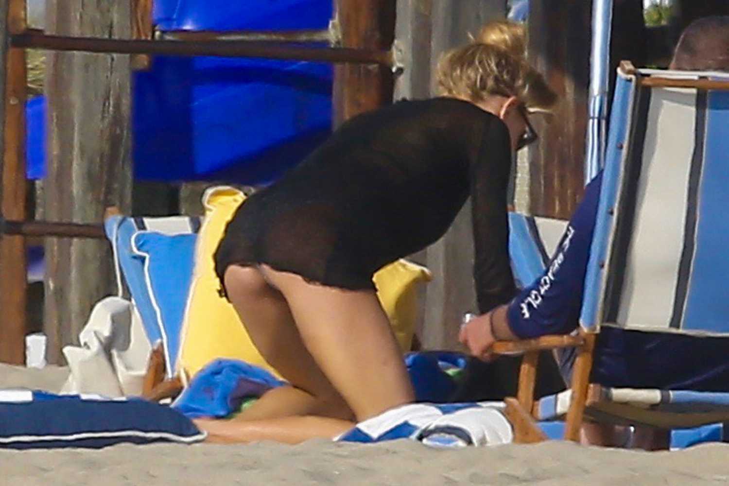 Charlotte-McKinney-with-Sister-Garland-McKinney-14