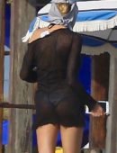 Charlotte-McKinney-with-Sister-Garland-McKinney-3