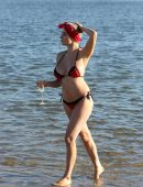 Courtney-Stoddenin-in-Bikini-in-Venice-13