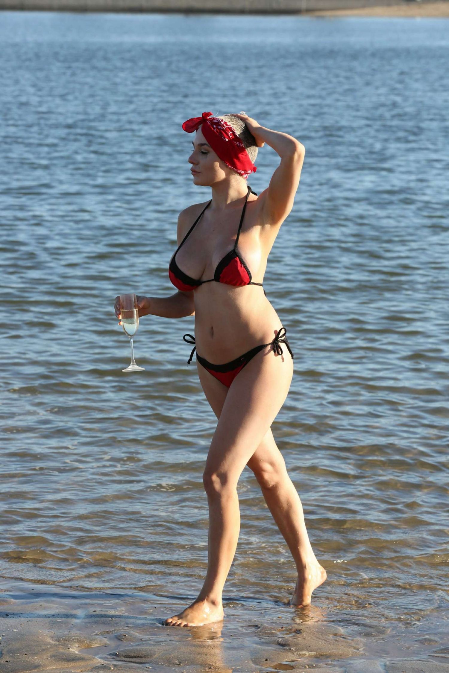 Courtney-Stoddenin-in-Bikini-in-Venice-13