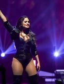 Demi-Lovato-Performing-Live-in-Seattle-10