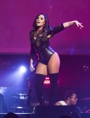 Demi-Lovato-Performing-Live-in-Seattle-8